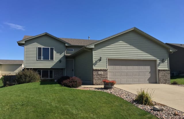 2508 N Aidan Ave - 2508 North Aidan Avenue, Sioux Falls, SD 57107