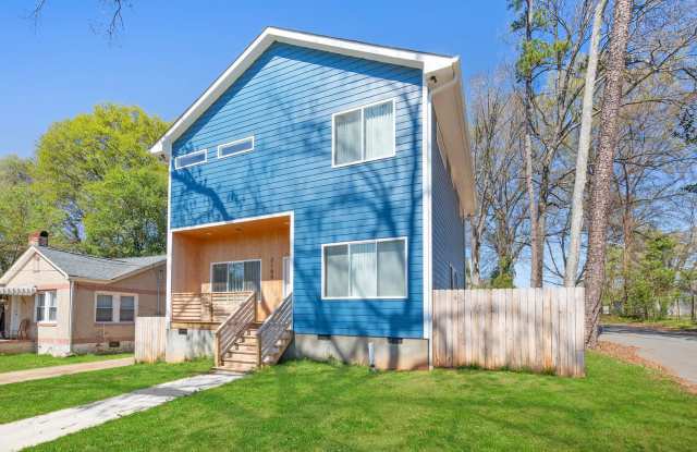 Room in 4 Bedroom Home at St. Paul St