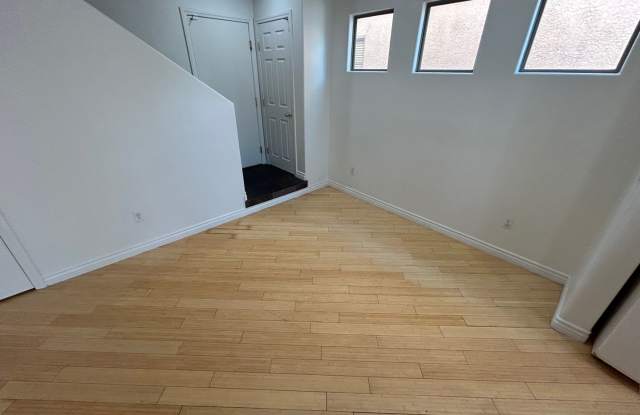 SOUTHWEST LAS VEGAS PROEPRTY WITH 3 BED, 3 BATH