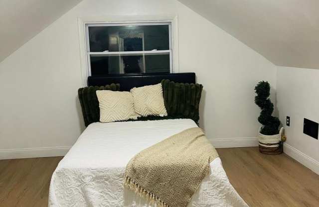 2326 FAIRVIEW Street