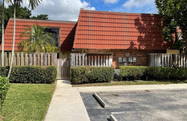 9979 NW 6th Ct - 9979 Northwest 6th Court, Plantation, FL 33324