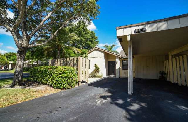 1965 Wildwood Lane N