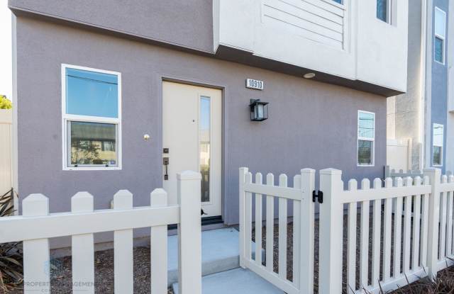 Beautiful 4 Bed 3.5 Bath Single Family House in Stanton