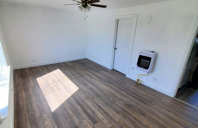 1 Bedroom/ 1 Bath Duplex Unit Located in Prineville, OR - available NOW! - 347 Northeast 6th Street, Prineville, OR 97754