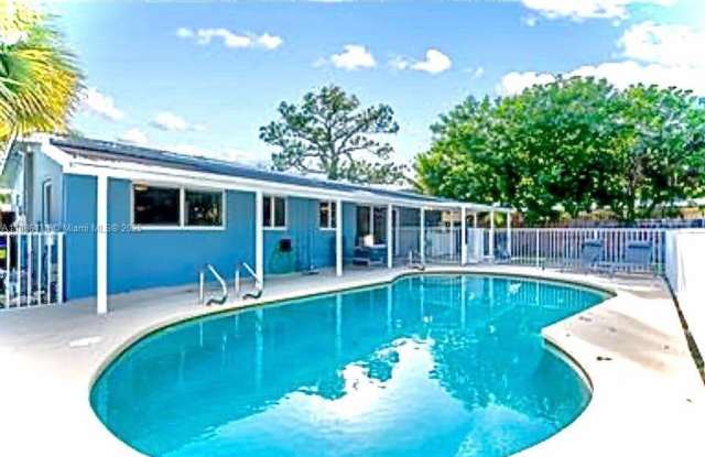 Photo of 2233 SE 13th St