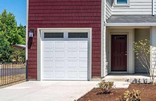 Newly Built 3 Bed / 3 Bath Duplex! $500 Amazon Gift Card! First 1.5 Month's Rent Is Free!
