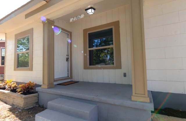 Photo of 2367 Burnet