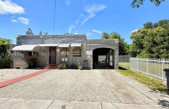 737 NE 127th St