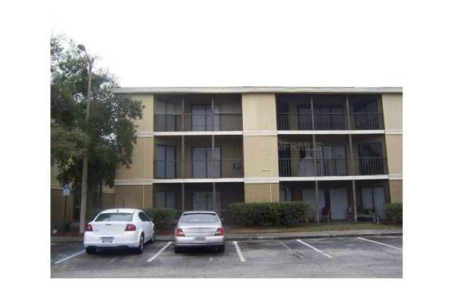 Nice condo with building Elevator, large patio Heard of Carrollwood