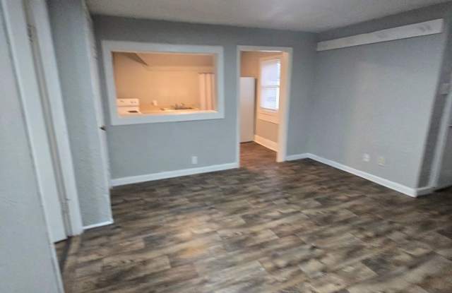 Three Bedroom Apartment Located in Anderson, IN!!! ( Section8 Welcomed)