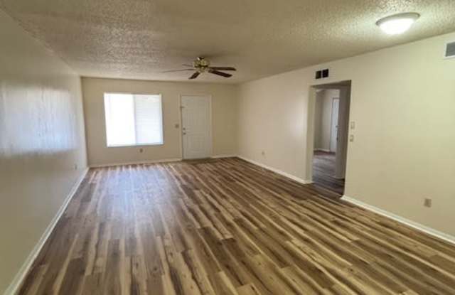 813 East Rosewood Lane