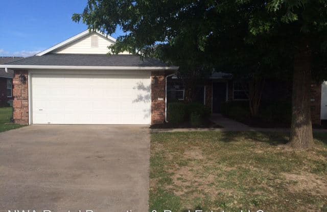 732 N. Daisy Lane - 732 North Daisy Lane, Fayetteville, AR 72704