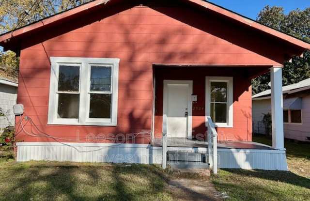 2924 Dupont St