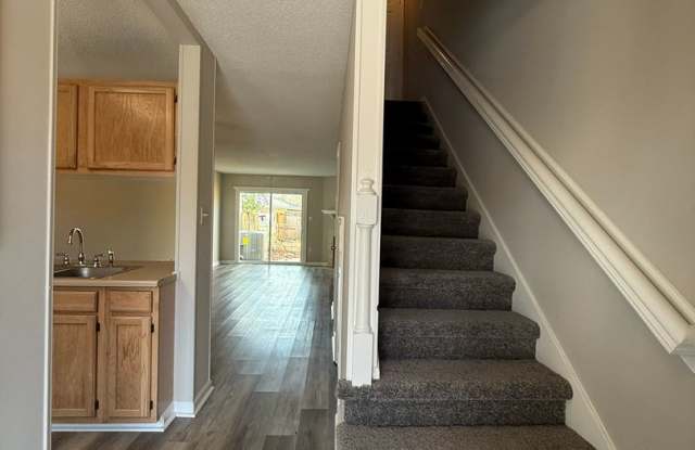Updated 2BR/1.5 BATH Townhome in Augusta/Martinez Area