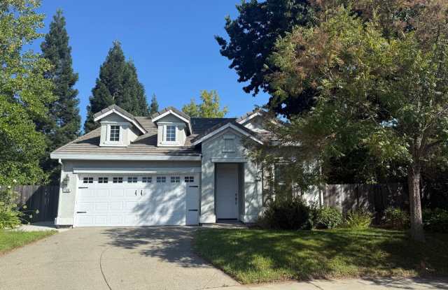 NICE 2 BEDROOM IN ROSEVILLE