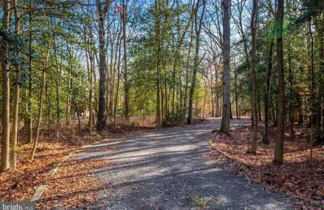 1322 COMMISSIONERS ROAD