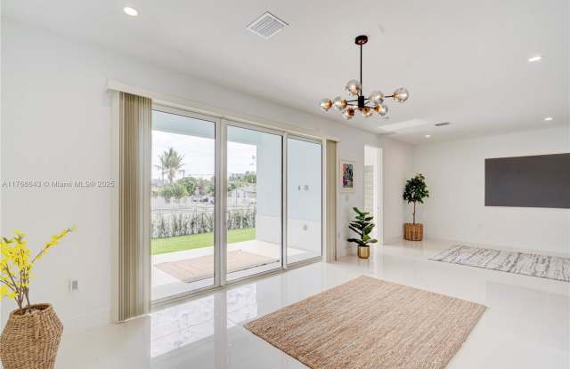 1805 Northwest 22nd Court