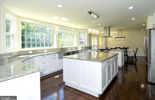 Photo of 8012 WINGATE Drive