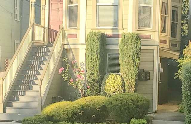 Photo of Encinal Avenue