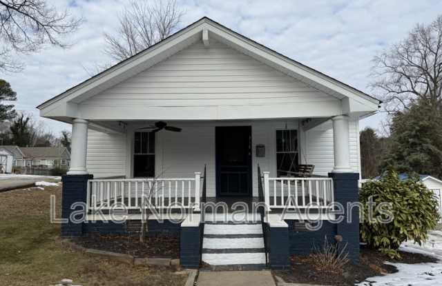 318 N Academy Street