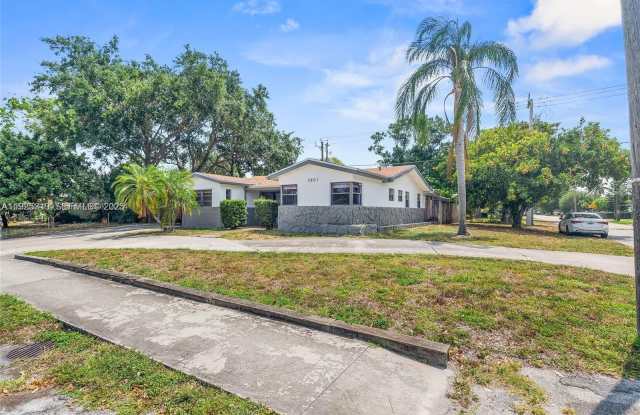 Photo of 3801 N 66th Ave