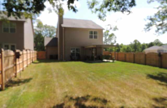 Photo of Stunning 3-Bed, 2.5-Bath Home with Hardwood Floors and Fenced Yard in Knoxville