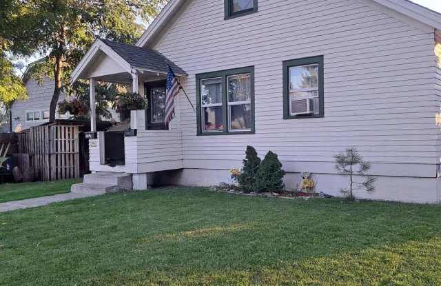 Photo of 362 1st Avenue West N