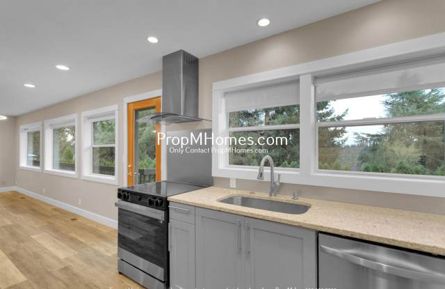 Photo of Updated 4 Bedroom Daylight Ranch in West Linn! DEPOSIT SPECIAL