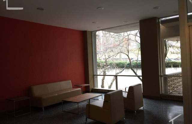 Nice 1 bed in Brookline