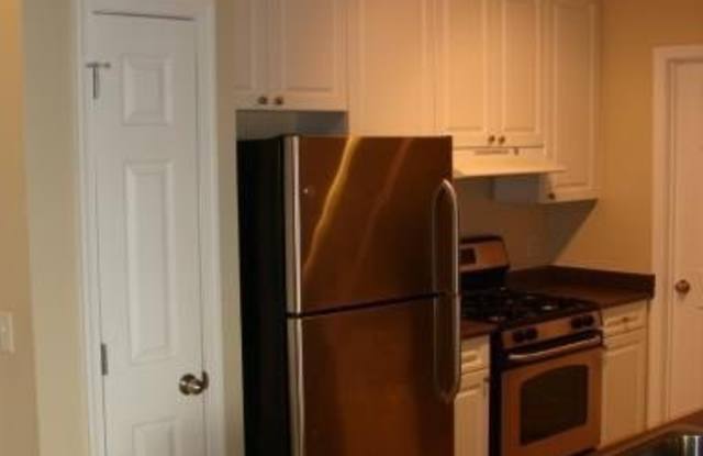 501 HUNGERFORD Drive unit: 218