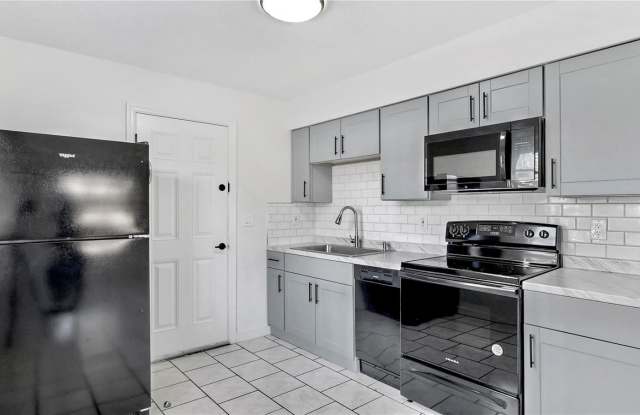 1204 E SENECA AVENUE