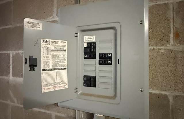 1332 R S. Brunidge St