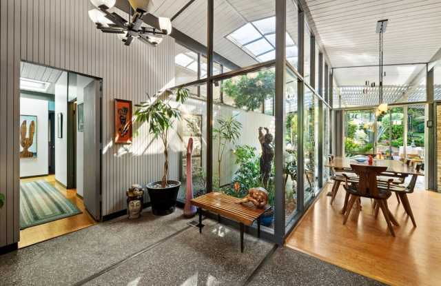 Woodland Hills Mid-Century Modern Retreat