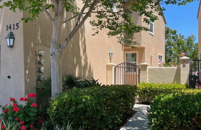 Wonderful Eastlake Townhome, 3 bedroom, 2.5 bath home, 2 car garage!