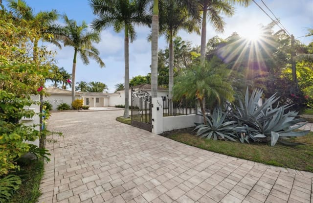 7405 Belle Meade Blvd - 7405 Belle Meade Boulevard, Miami, FL 33138