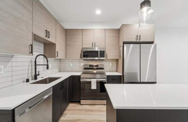 Photo of 909 Hiawatha PL S #B