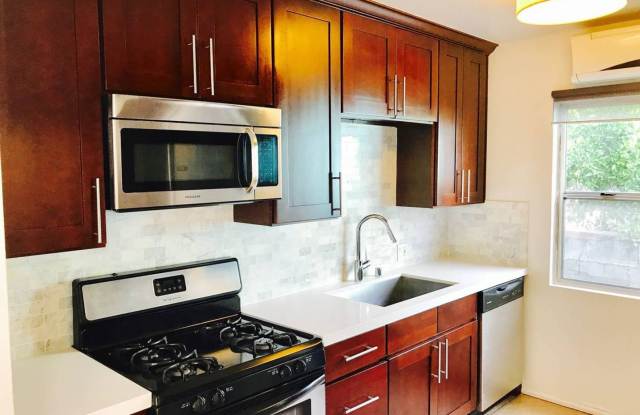 This upstairs 2 bed / 1 bath apartment in Echo Park is now available - Includes private parking and in-unit laundry!