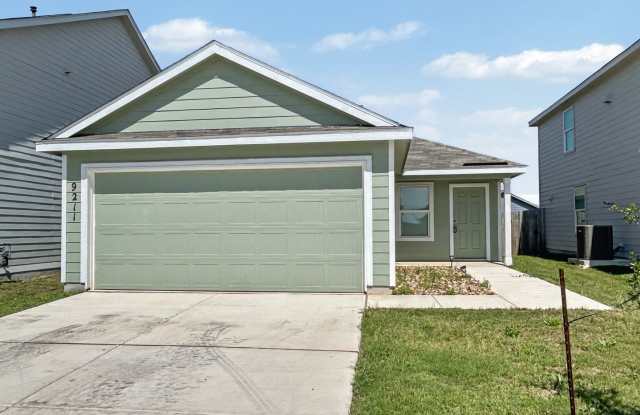 Comfortable 3-Bedroom Home in Seguin