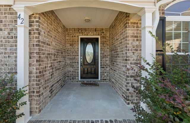 MOVE-IN READY! (Pet Friendly)