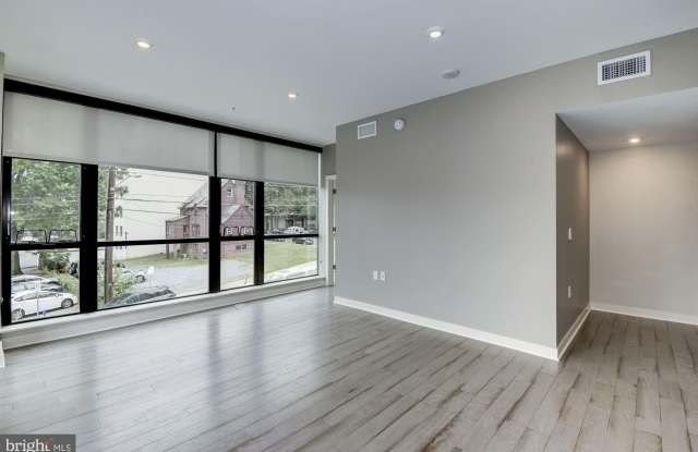 1320 FENWICK Lane unit: 202