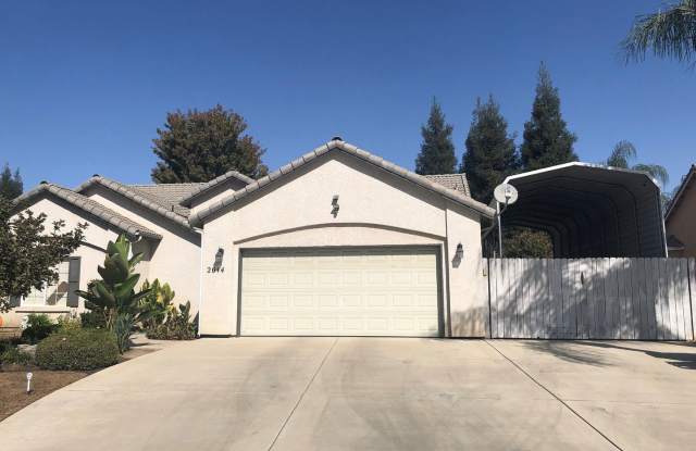 Photo of 2614 W Oakridge - RV PARKING