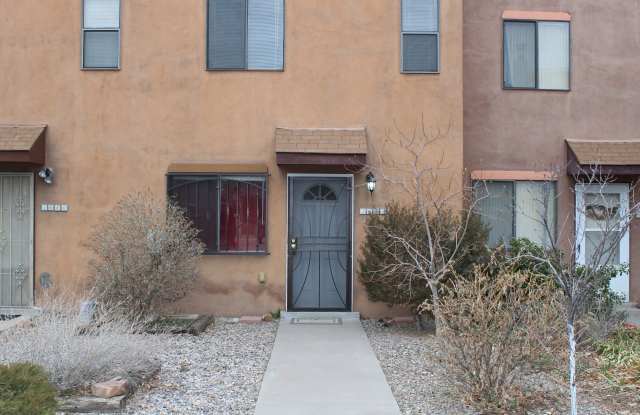 1682 Calle De Oriente Norte - 1682 Calle De Oriente Norte, Santa Fe, NM 87507