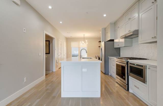 This luxurious 2BD/3BTH townhome in the heart of Oklahoma City Minutes from Broadway Extension