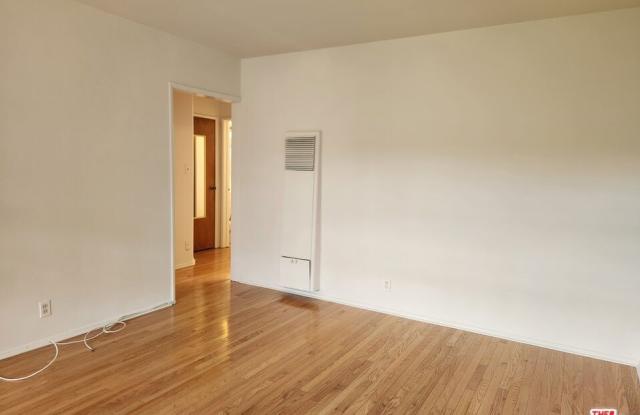 939 N Stanley Ave unit: 6