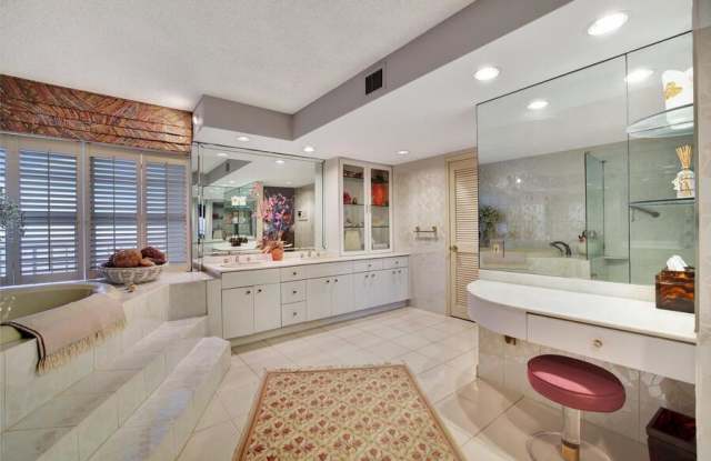 1021 Hillsboro Mile