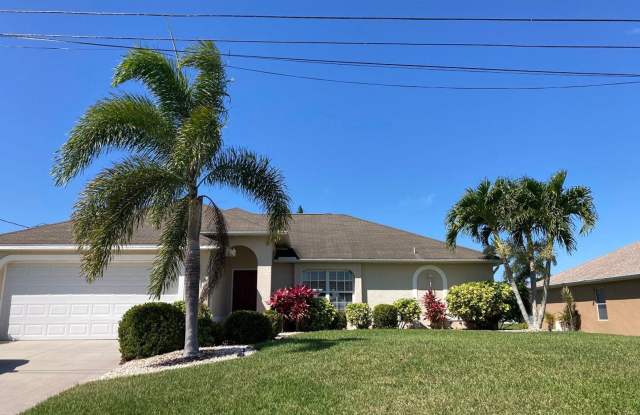 Short term FULLY FURNISHED vacation rental ,3/2 Pool Home on canal