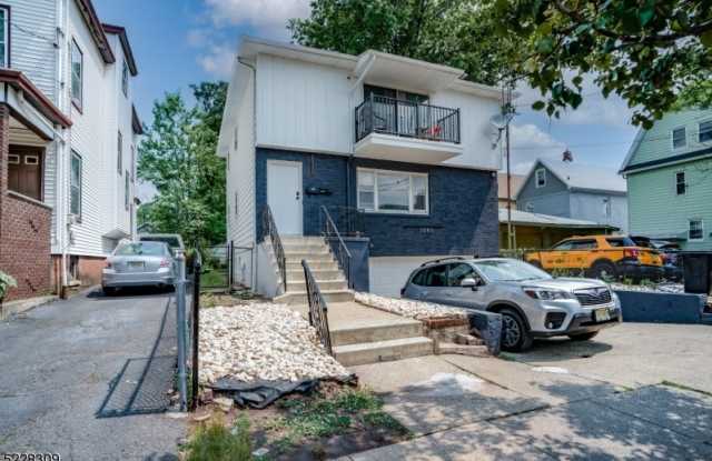 1087 Julia St