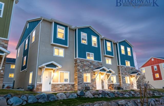 Photo of Stunning 3 Bed Townhome in Herriman