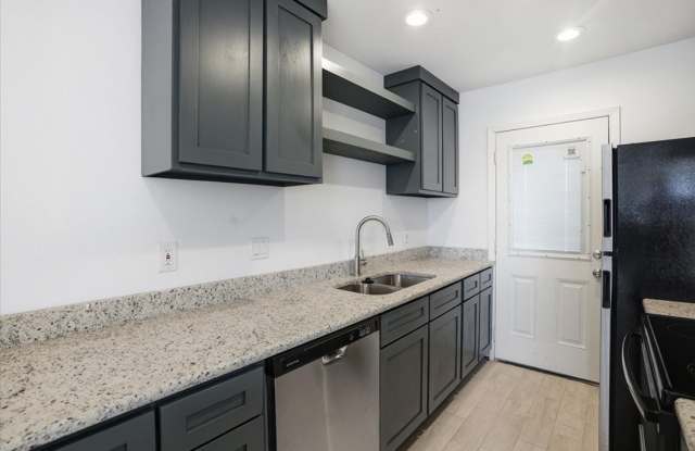905 Louisiana Avenue unit: 4