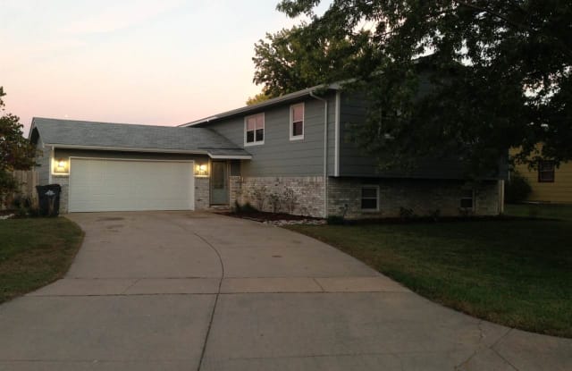 2468 N Ridgewood Dr - 2468 North Ridgewood Drive, Wichita, KS 67220